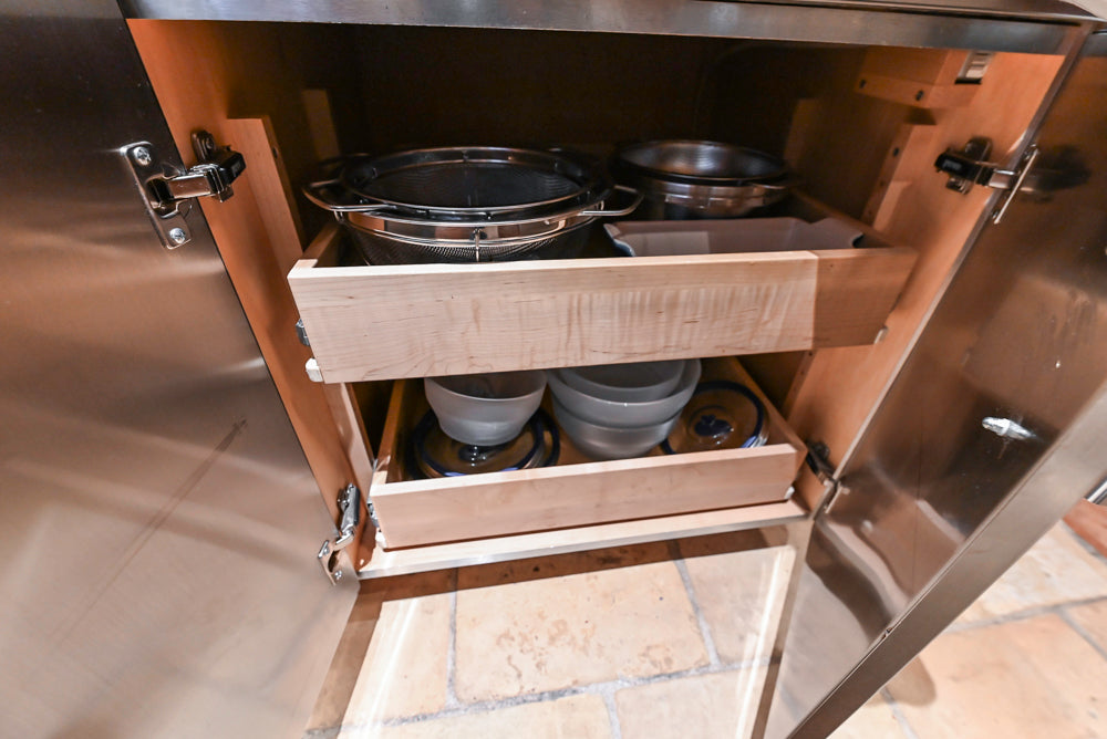 Premier Traditional Kitchen with Stainless Steel Island, Desk Area & Appliances