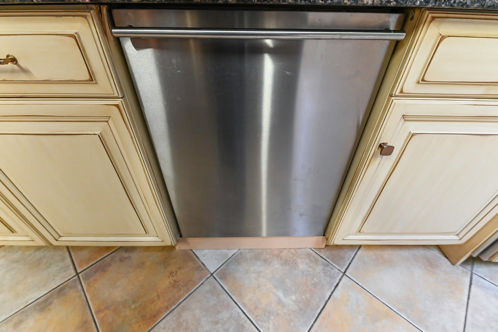 Millbrook Custom Traditional Cream Kitchen with Island, Granite Countertops & Appliances