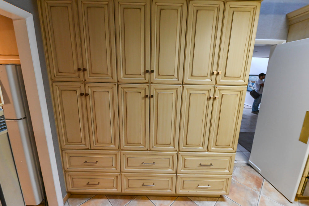 Millbrook Custom Traditional Cream Kitchen with Island, Granite Countertops & Appliances