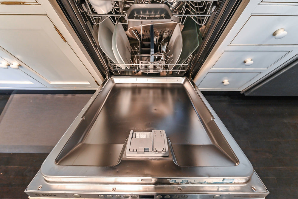 Heritage Traditional Creamy White Kitchen with Island, Marble Countertops and Appliances