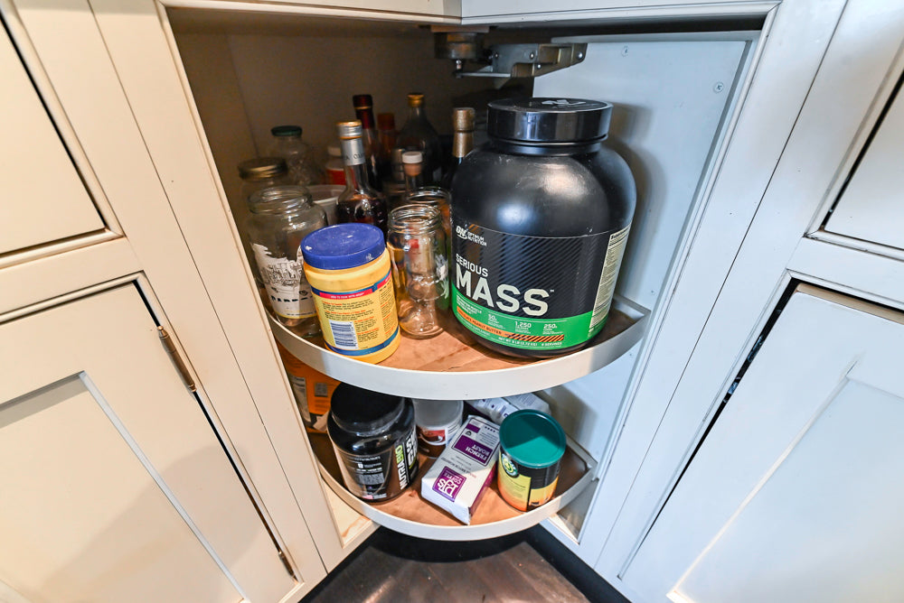 Heritage Traditional Creamy White Kitchen with Island, Marble Countertops and Appliances
