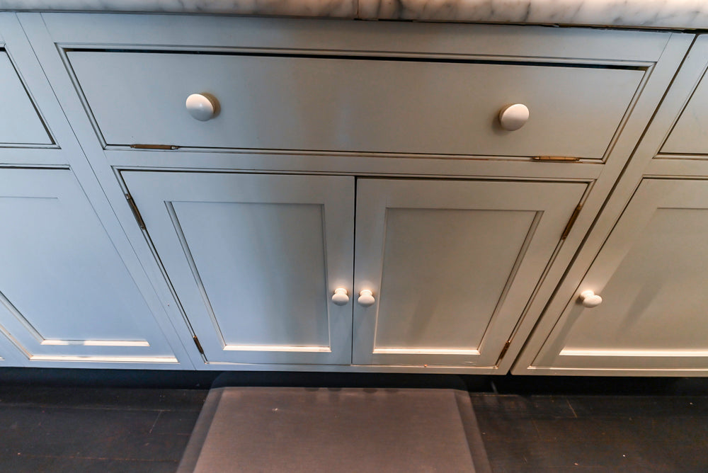 Heritage Traditional Creamy White Kitchen with Island, Marble Countertops and Appliances