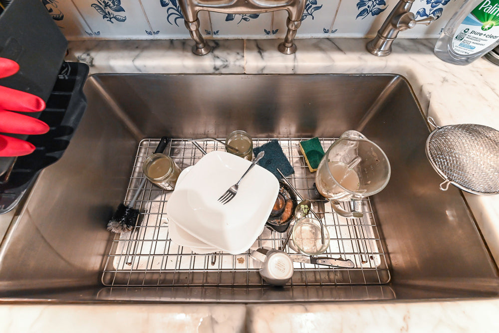 Heritage Traditional Creamy White Kitchen with Island, Marble Countertops and Appliances