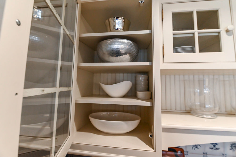 Heritage Traditional Creamy White Kitchen with Island, Marble Countertops and Appliances