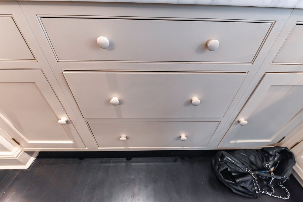 Heritage Traditional Creamy White Kitchen with Island, Marble Countertops and Appliances