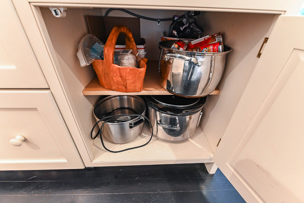 Heritage Traditional Creamy White Kitchen with Island, Marble Countertops and Appliances