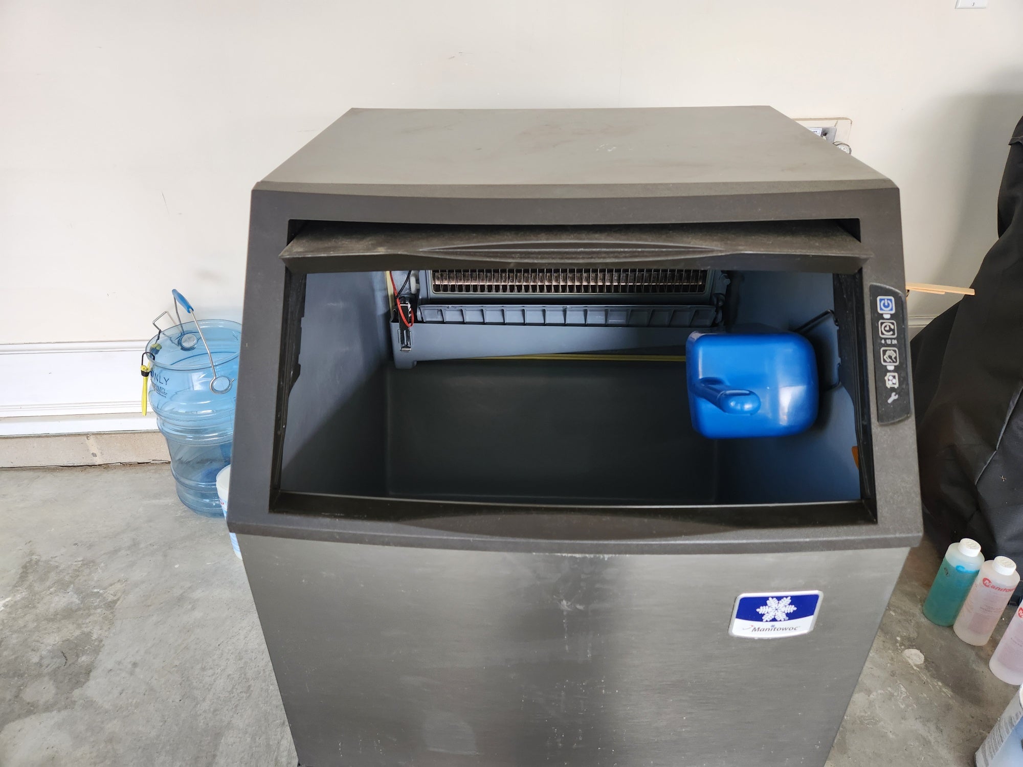 Manitowoc UY0240A-161B 26" Stainless Steel Ice Maker