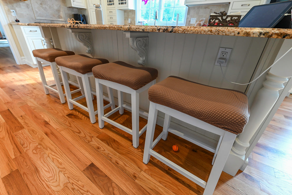 Traditional Light Cream Kitchen with Island, Granite Countertops and Appliances
