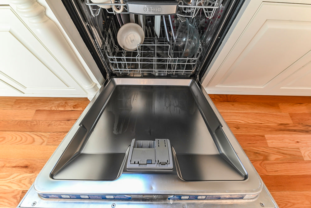 Traditional Light Cream Kitchen with Island, Granite Countertops and Appliances