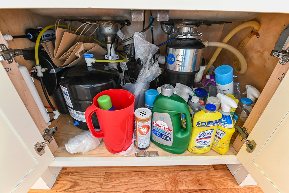 Traditional Light Cream Kitchen with Island, Granite Countertops and Appliances