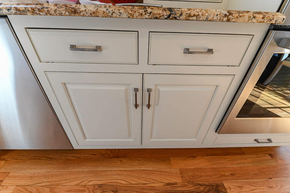 Traditional Light Cream Kitchen with Island, Granite Countertops and Appliances