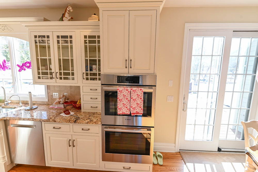 Traditional Light Cream Kitchen with Island, Granite Countertops and Appliances