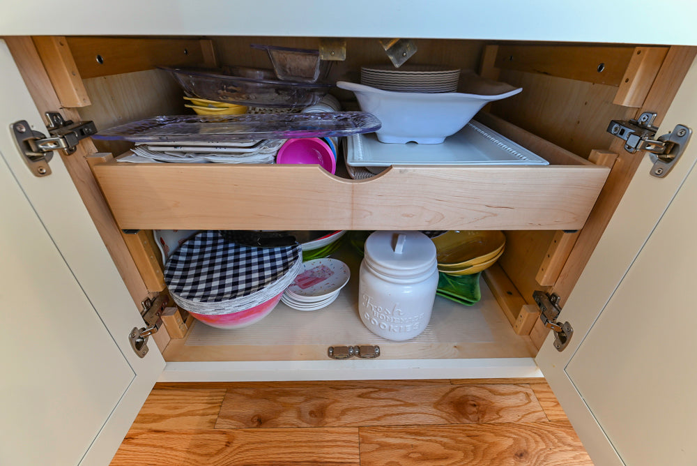 Traditional Light Cream Kitchen with Island, Granite Countertops and Appliances