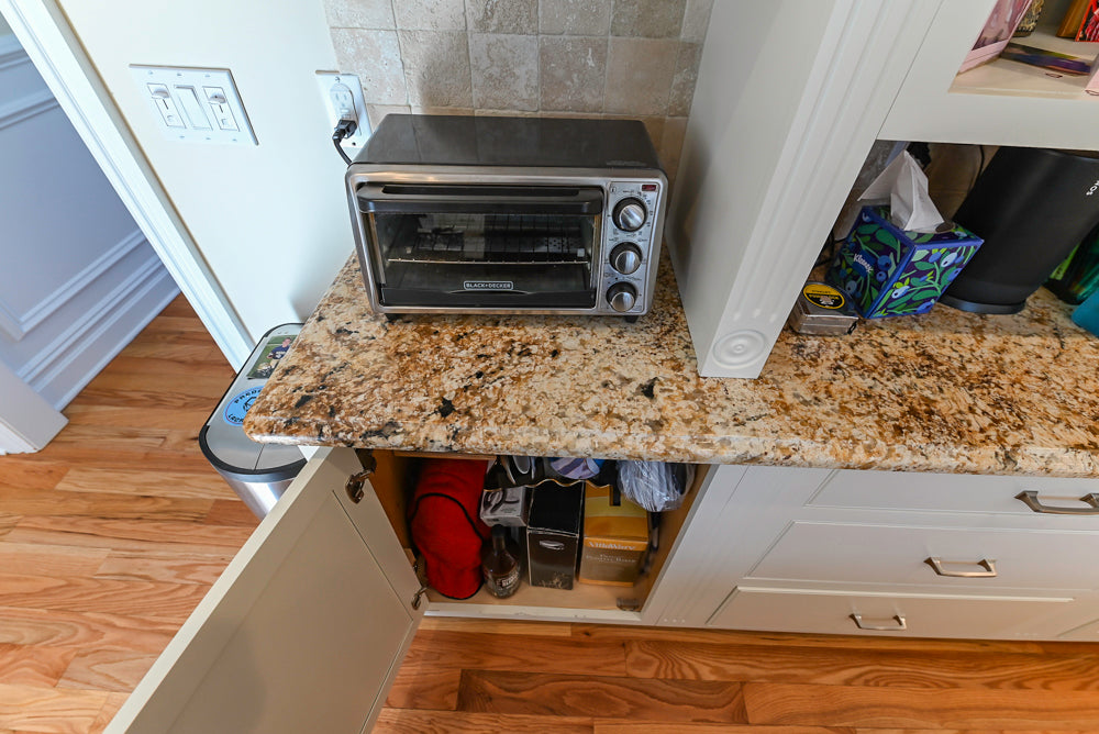 Traditional Light Cream Kitchen with Island, Granite Countertops and Appliances