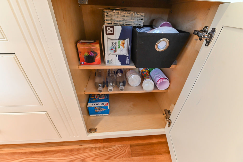 Traditional Light Cream Kitchen with Island, Granite Countertops and Appliances