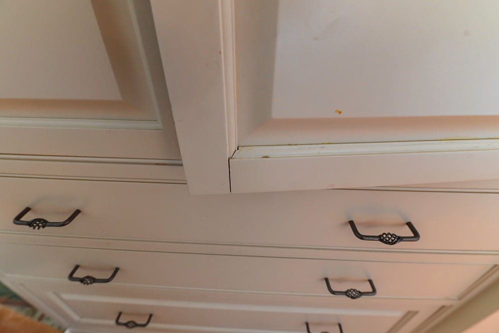 Glenwood Traditional Cream Kitchen with Island, Granite Countertops & Appliances