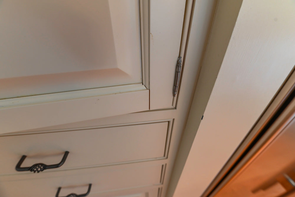 Glenwood Traditional Cream Kitchen with Island, Granite Countertops & Appliances