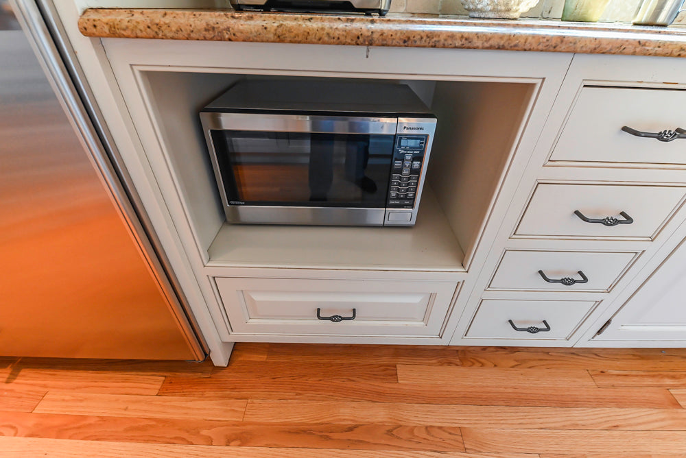 Glenwood Traditional Cream Kitchen with Island, Granite Countertops & Appliances