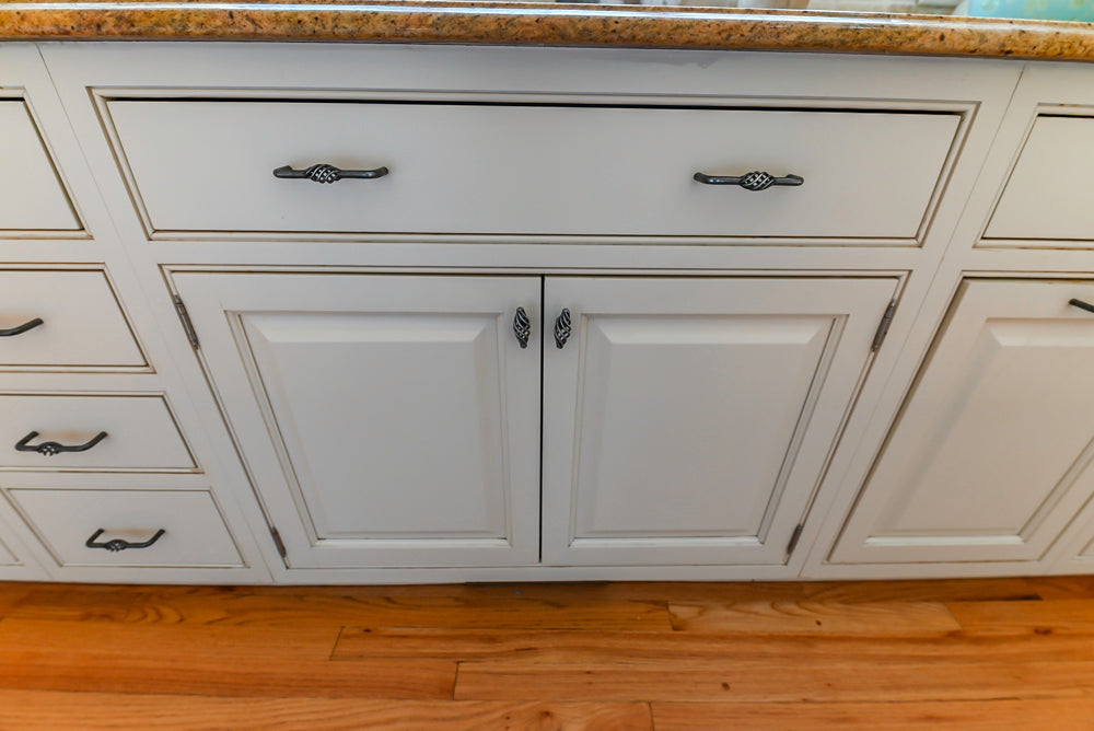 Glenwood Traditional Cream Kitchen with Island, Granite Countertops & Appliances