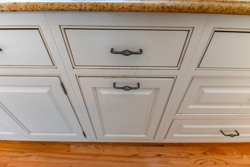 Glenwood Traditional Cream Kitchen with Island, Granite Countertops & Appliances