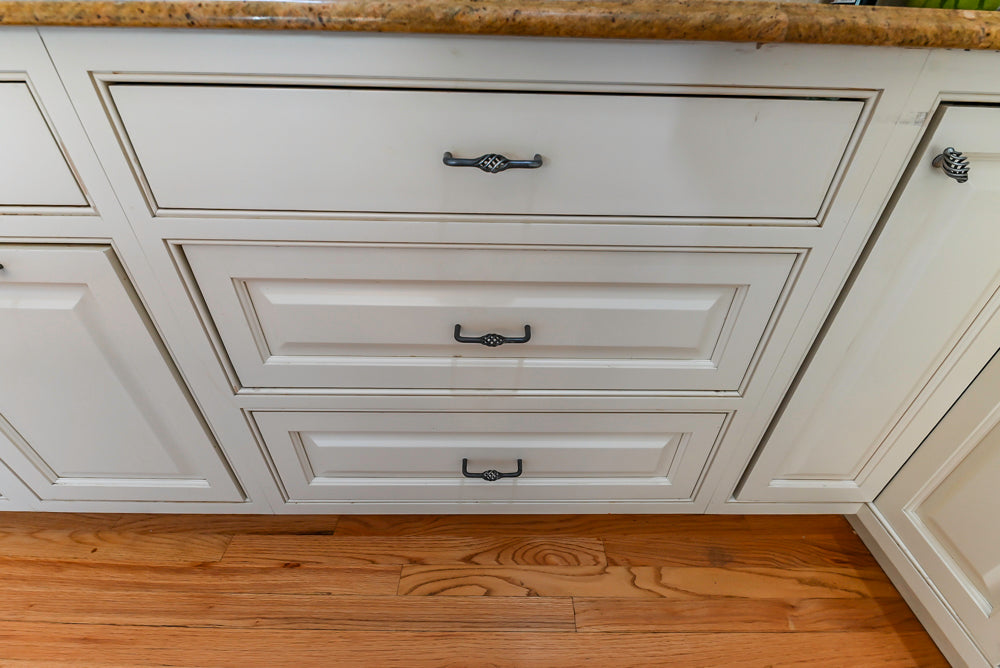 Glenwood Traditional Cream Kitchen with Island, Granite Countertops & Appliances