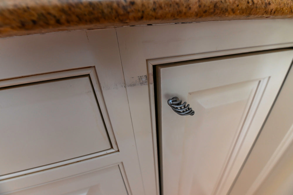 Glenwood Traditional Cream Kitchen with Island, Granite Countertops & Appliances