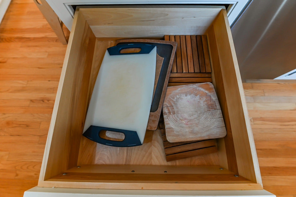 Glenwood Traditional Cream Kitchen with Island, Granite Countertops & Appliances