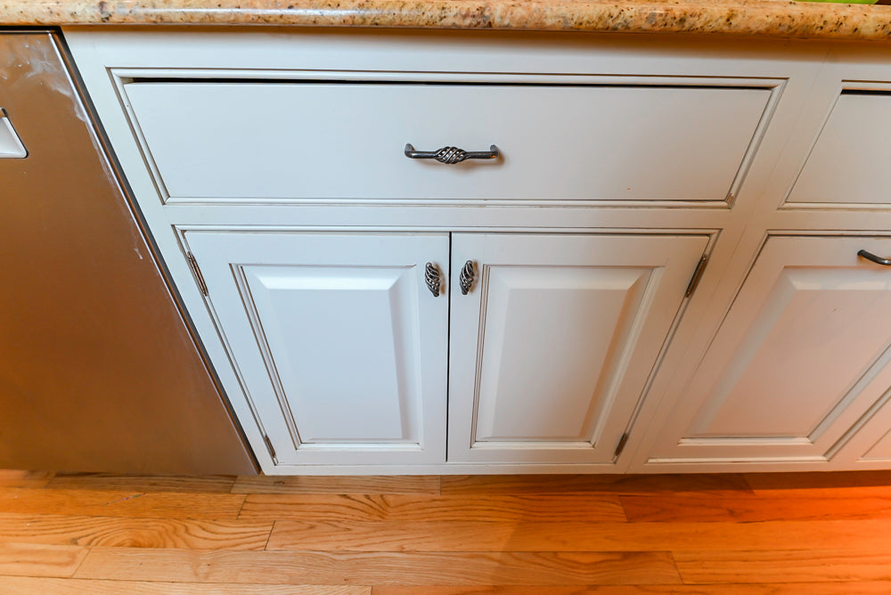 Glenwood Traditional Cream Kitchen with Island, Granite Countertops & Appliances