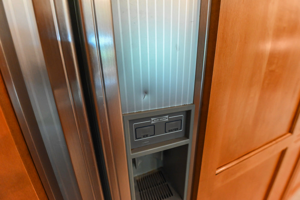 Traditional Wooden Kitchen with Granite Countertops and Complete Appliance Package