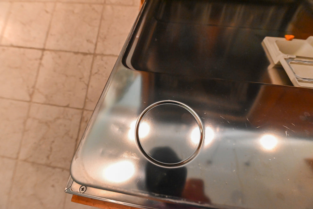 Traditional Wooden Kitchen with Granite Countertops and Complete Appliance Package