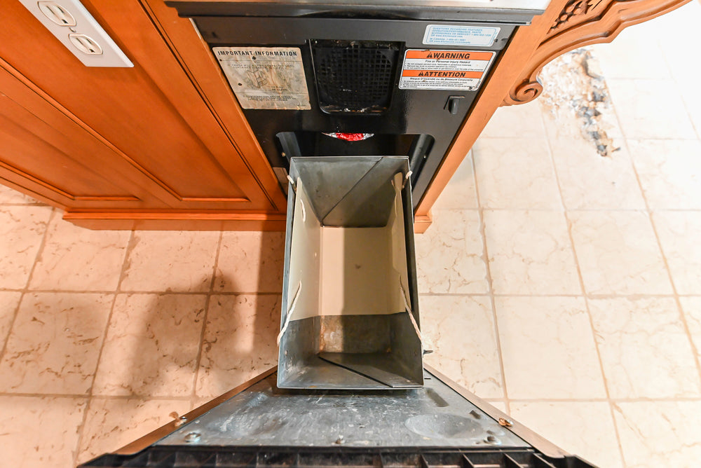 Traditional Wooden Kitchen with Granite Countertops and Complete Appliance Package