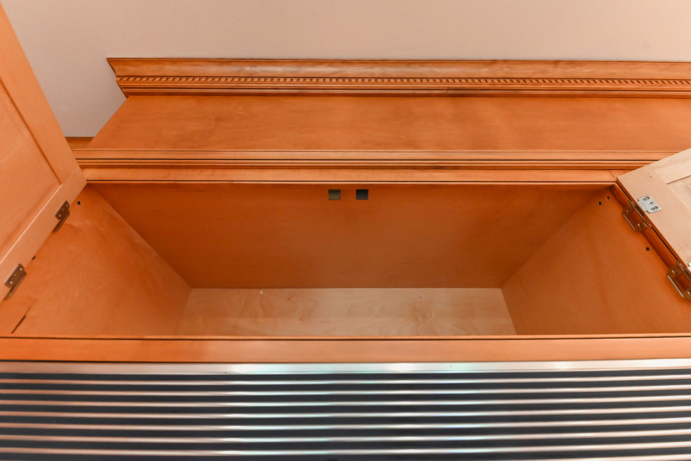 Traditional Wooden Kitchen with Granite Countertops and Complete Appliance Package