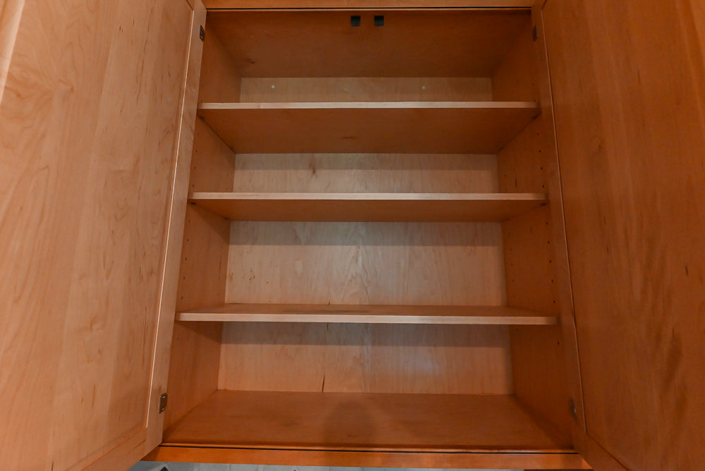 Traditional Wooden Kitchen with Granite Countertops and Complete Appliance Package