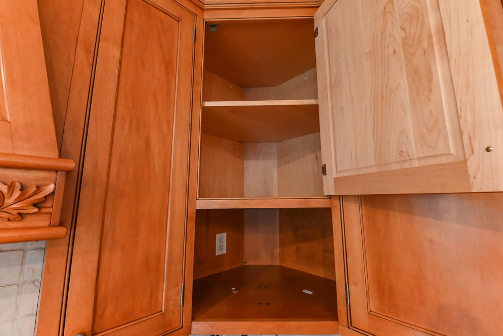 Traditional Wooden Kitchen with Granite Countertops and Complete Appliance Package