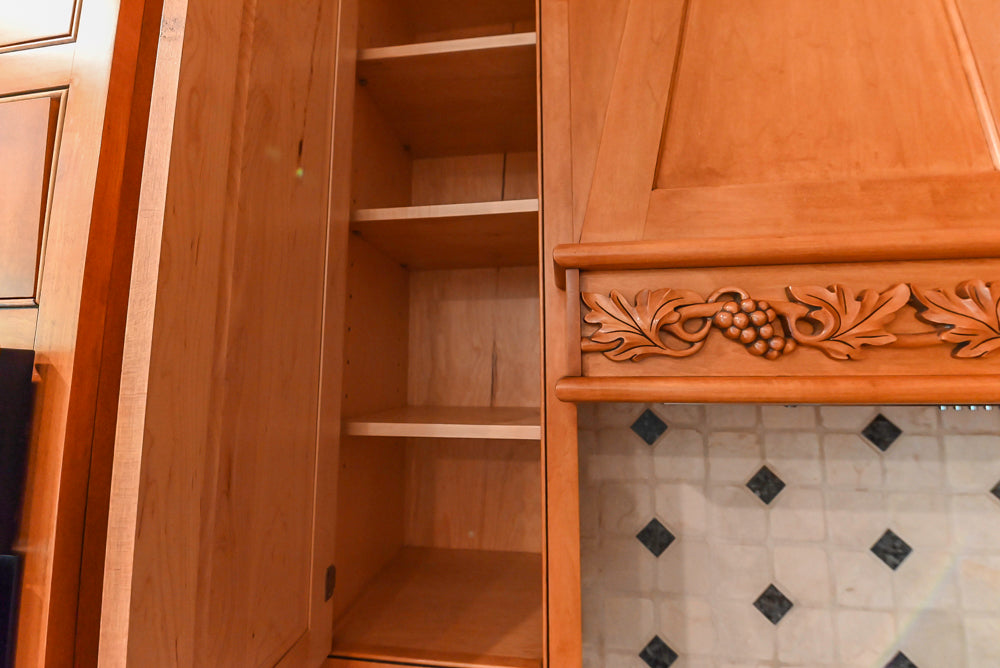 Traditional Wooden Kitchen with Granite Countertops and Complete Appliance Package