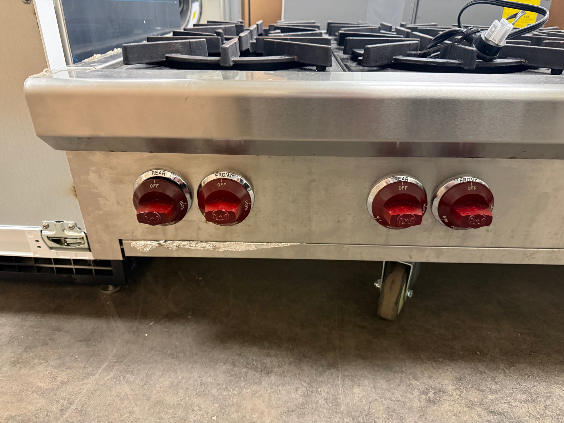 High-end stainless steel Wolf RT488 cooktop with continuous cast iron grates