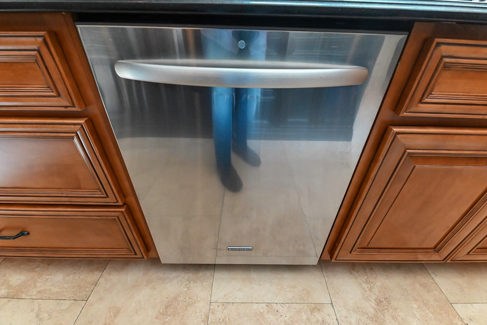 Brighton Traditional Natural Wood Kitchen with Island, Desk Area & Appliances