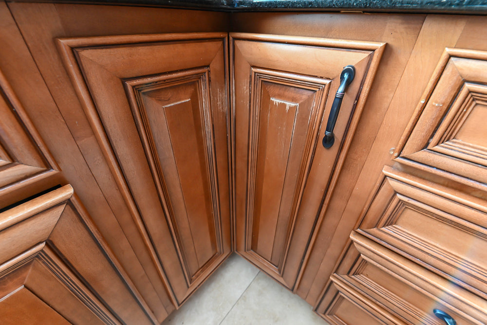 Brighton Traditional Natural Wood Kitchen with Island, Desk Area & Appliances
