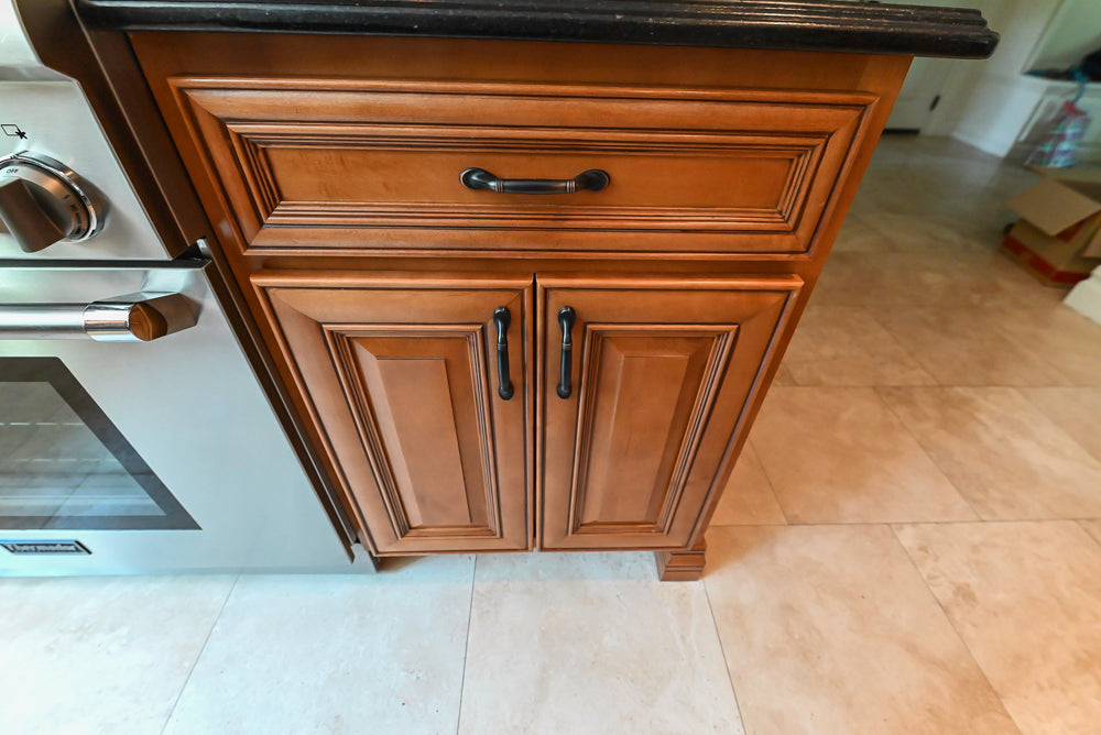 Brighton Traditional Natural Wood Kitchen with Island, Desk Area & Appliances