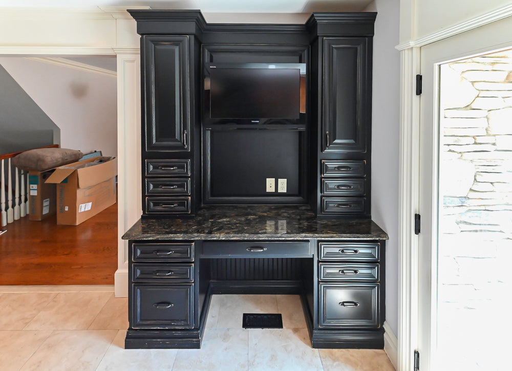 Brighton Traditional Natural Wood Kitchen with Island, Desk Area & Appliances
