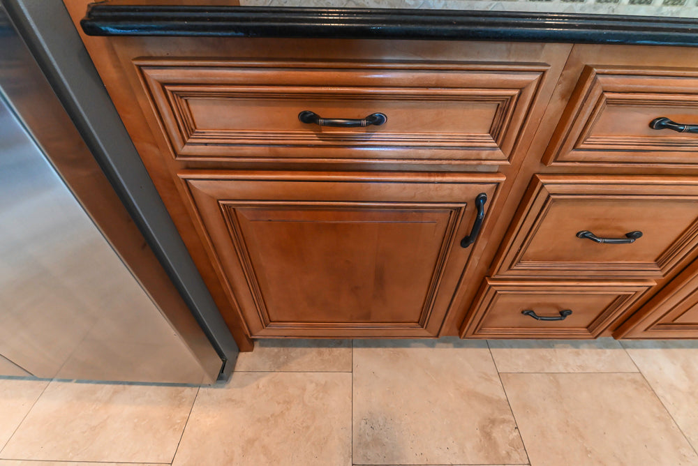 Brighton Traditional Natural Wood Kitchen with Island, Desk Area & Appliances