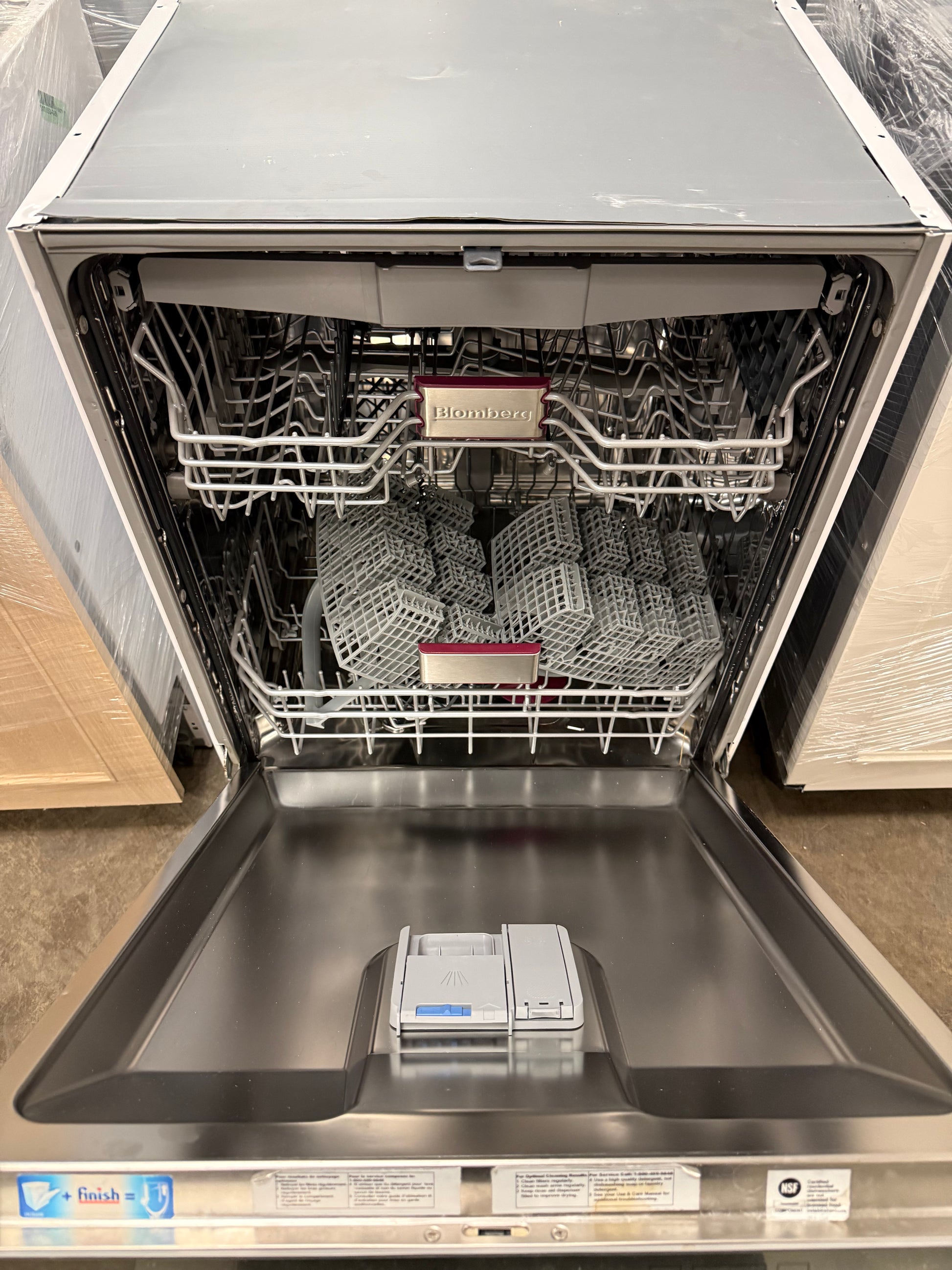 Blomberg DWT 81800 FBI 24" Paneled Dishwasher, Pre-Owned