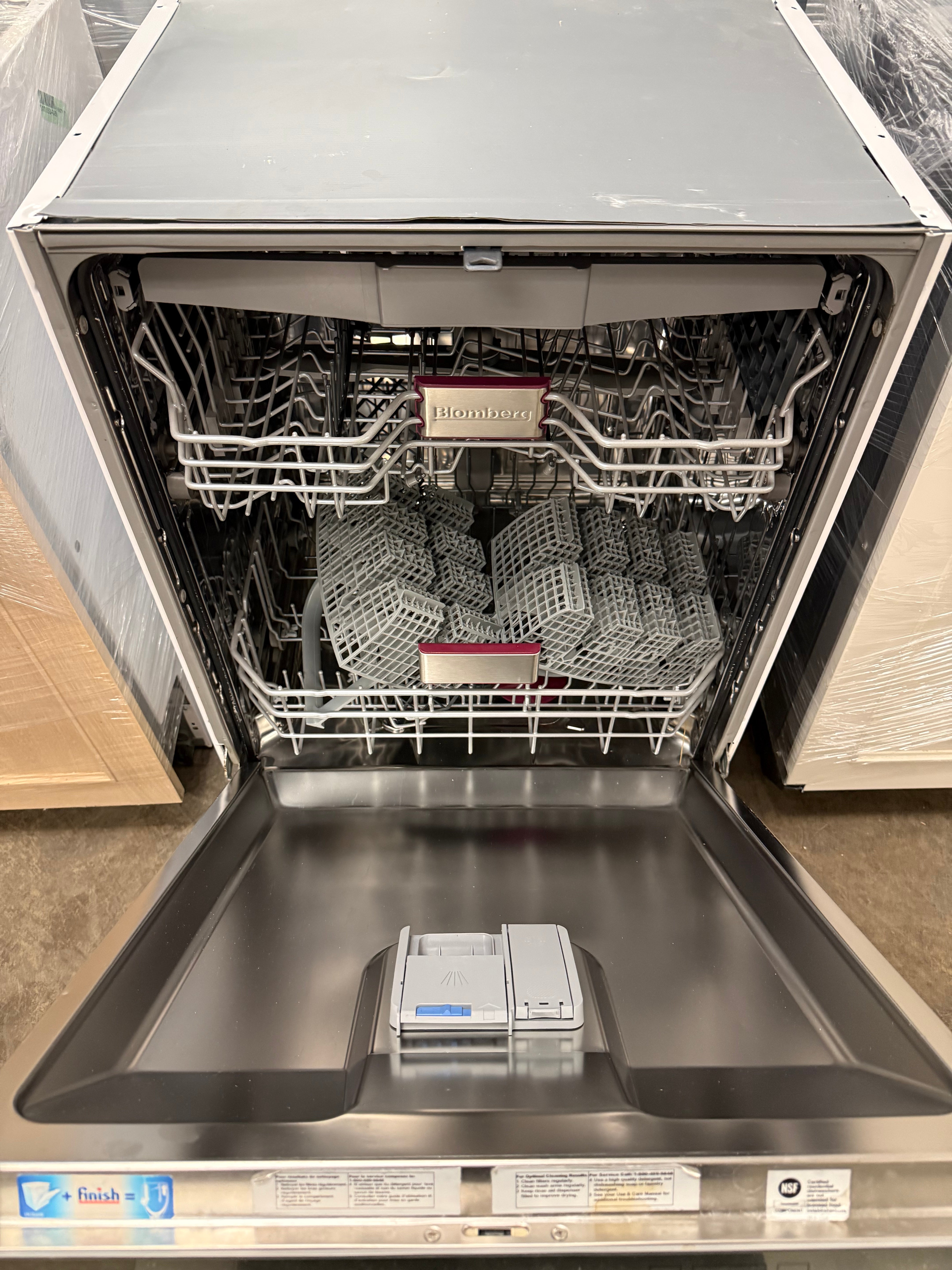 Blomberg DWT 81800 FBI 24" Paneled Dishwasher, Pre-Owned