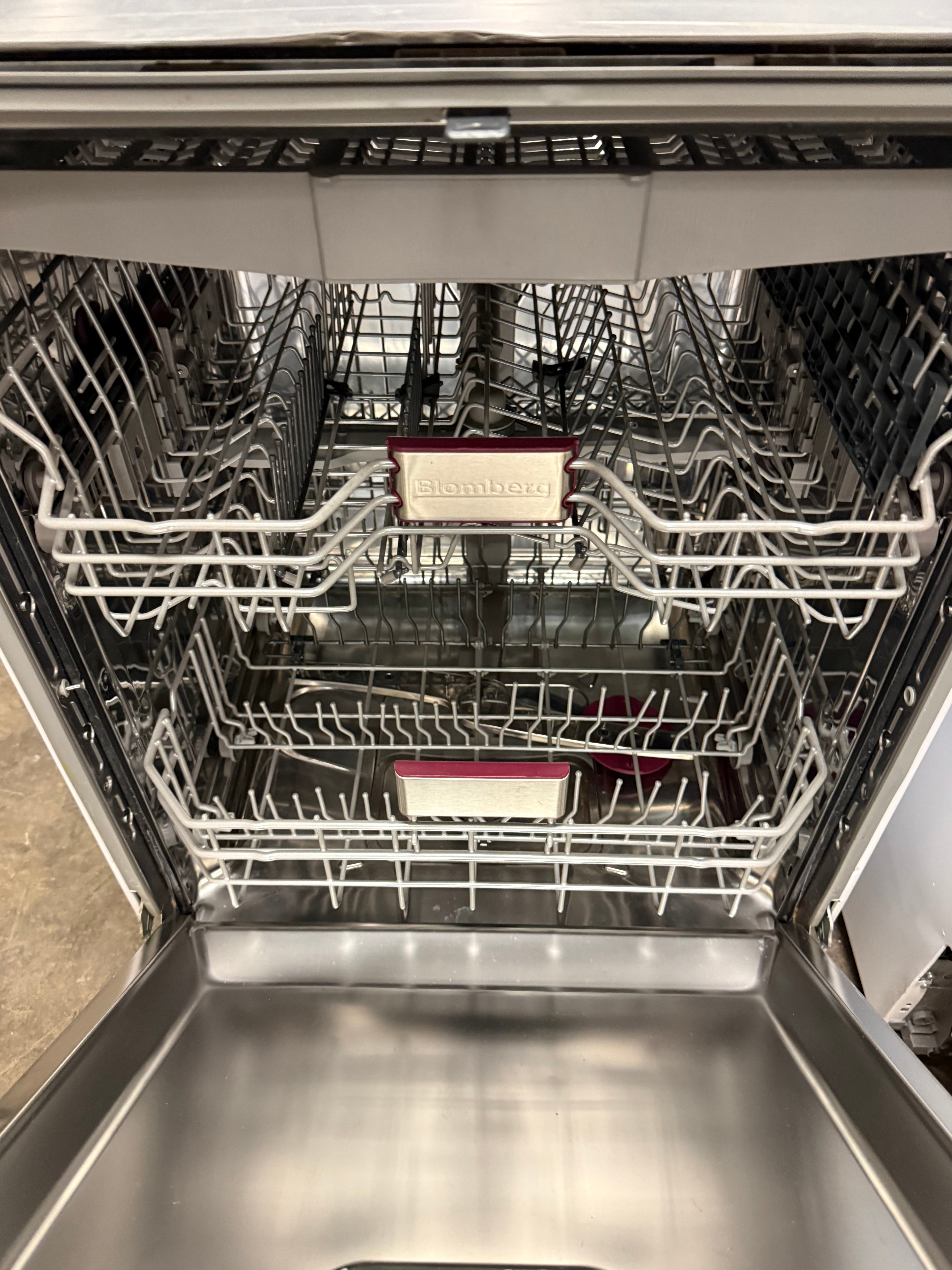 Blomberg DWT 81800 FBI 24" Paneled Dishwasher