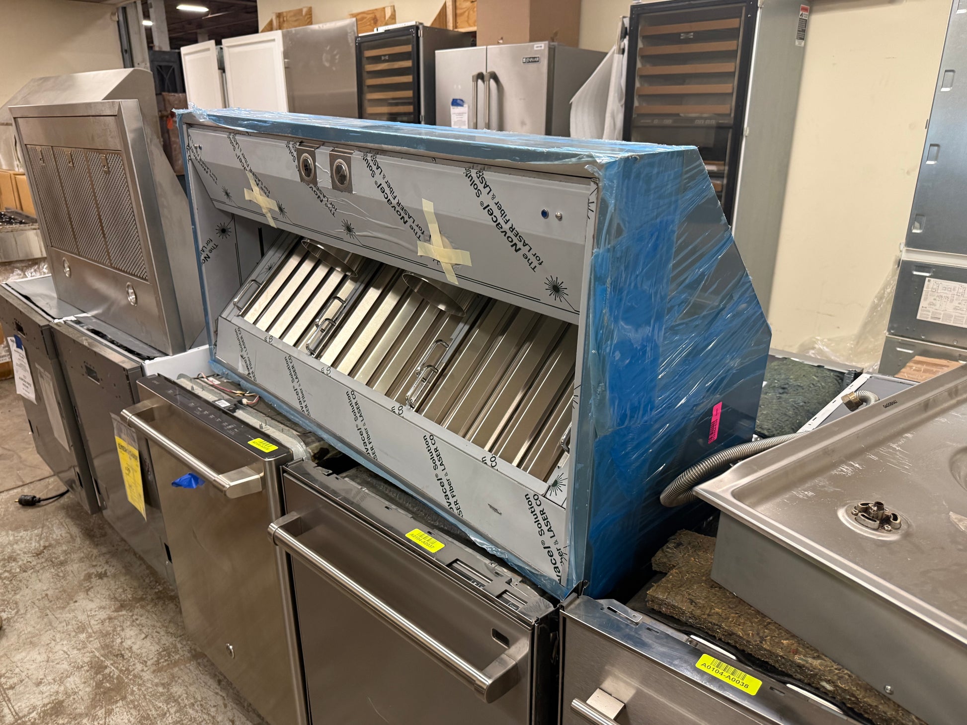 Viking 48 inch pro ventilation hood showing seamless welded canopy corners and dial controls