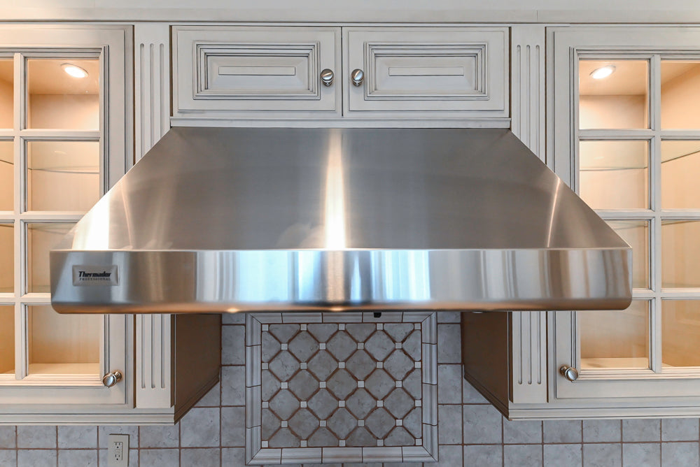 Seimatic Traditional Light Beige Kitchen with Island, Granite Countertops and Appliances