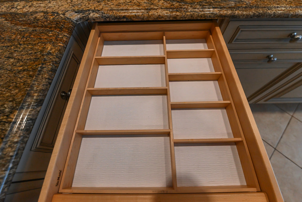Seimatic Traditional Light Beige Kitchen with Island, Granite Countertops and Appliances