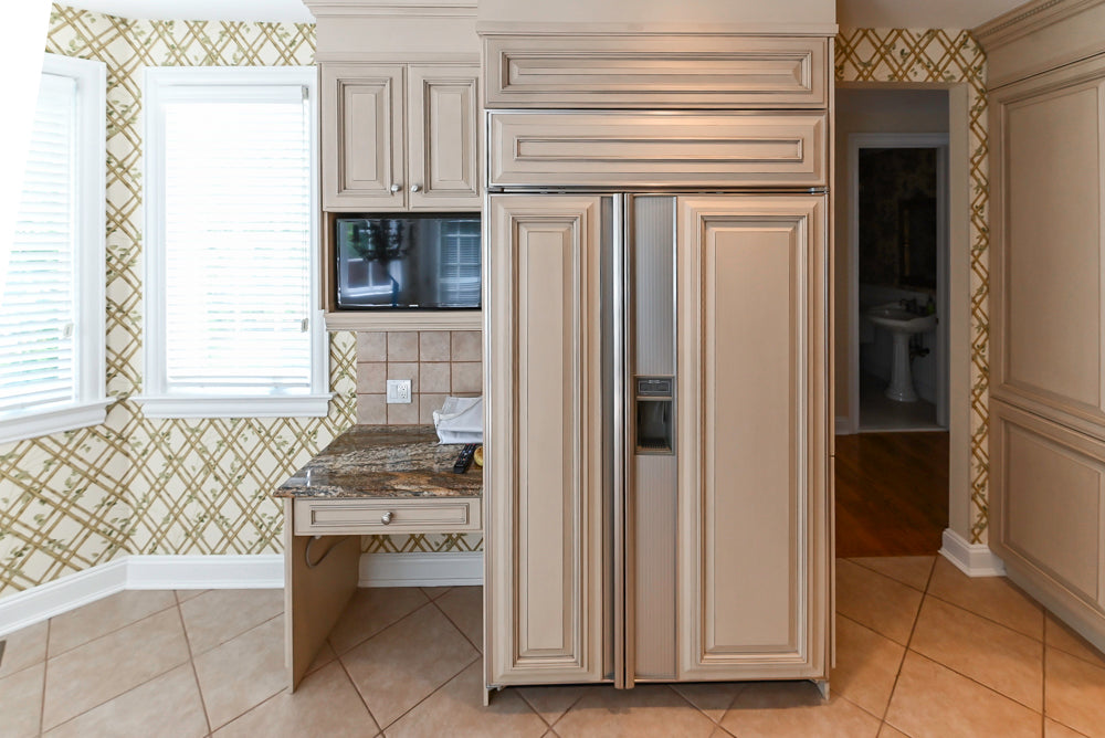 Seimatic Traditional Light Beige Kitchen with Island, Granite Countertops and Appliances