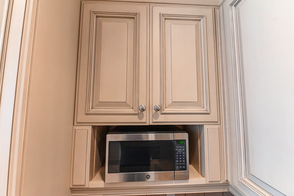 Seimatic Traditional Light Beige Kitchen with Island, Granite Countertops and Appliances