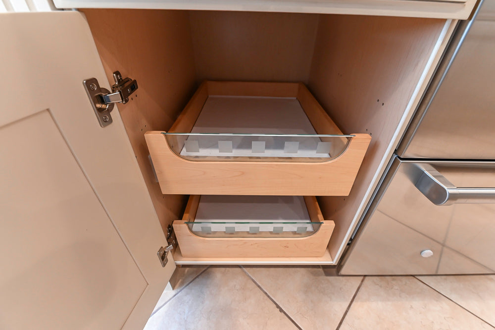 Seimatic Traditional Light Beige Kitchen with Island, Granite Countertops and Appliances